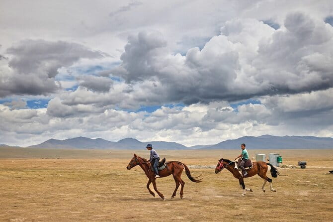 14 Day Epic Kyrgyzstan Trek in Tian Shan and Pamir Alay Mountains - Day 5: A shorter walk around Ak-Suu