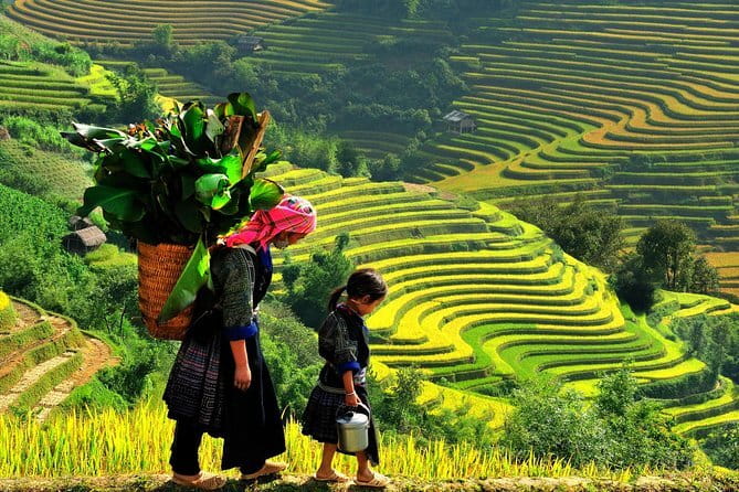 2 days - 1 night trekking Sapa tours from Hanoi - The overnight train from Hanoi to Lao Cai