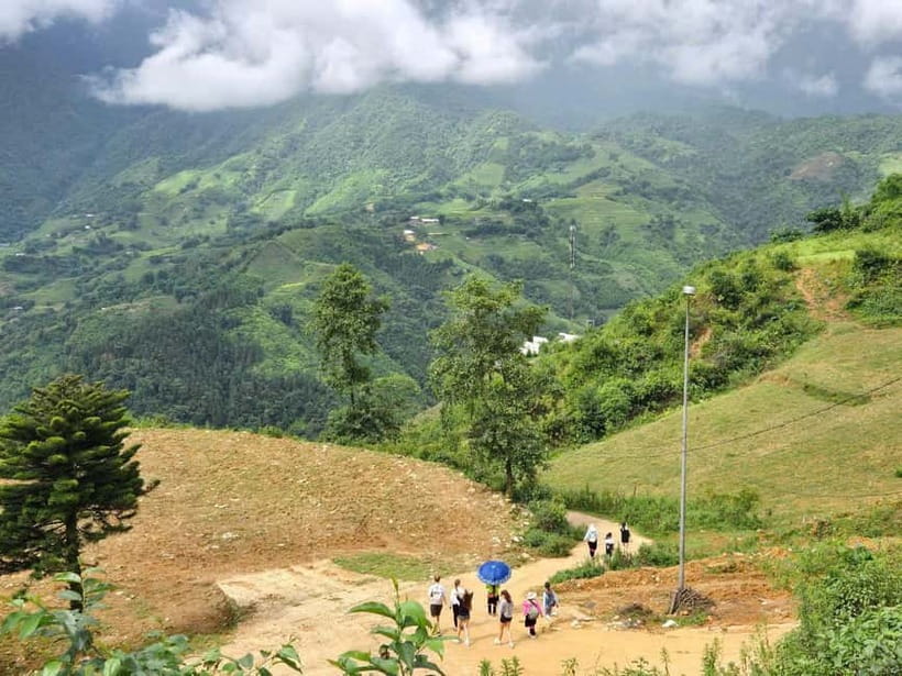 2 Night Lao Chai-Ta Van Homestay- Trekking & Fansipan Visit - The guide and group experience