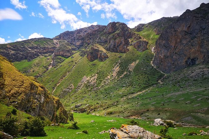 3-Day Hiking & Trekking Tour Remote Villages in Guba Azerbaijan - Day 3: Khinalig views and a long return to Guba