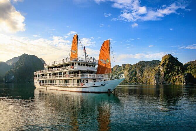 3Day Kayak & Trek to Ha Long Bay and Tamcoc (the 2nd day private) - The highlights at a glance