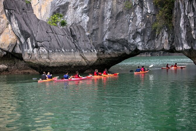 3Day Kayak & Trek to Ha Long Bay and Tamcoc (the 2nd day private) - Day 1: Hanoi to Lan Ha Bay by cruise