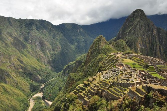 4-Day Lares Trek to Machu Picchu from Cusco - Guides, Food, and Group Size