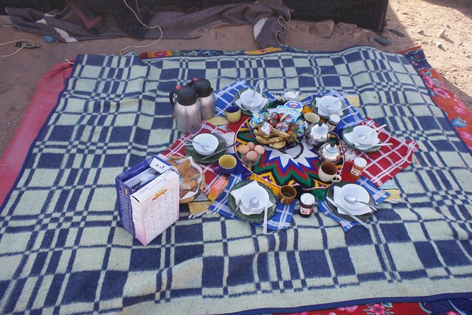 4 Days Trekking To The Heart Of Desert - Tea, lunch, and the walk to Sidi Naji