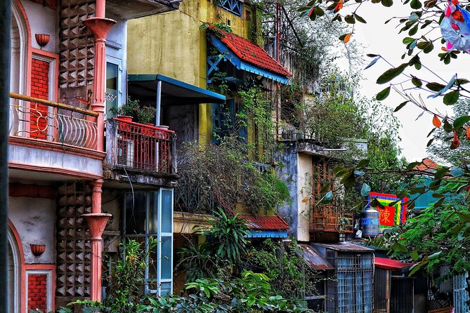 8-Days Hanoi, Sapa Trekking And Halong Bay Cruise - The long road to Sapa