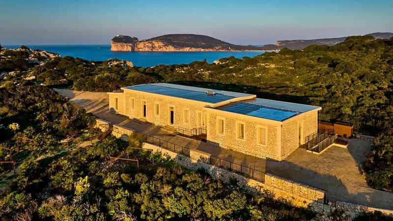 Alghero: trekking in the Porto Conte park - Walking into Porto Conte Park
