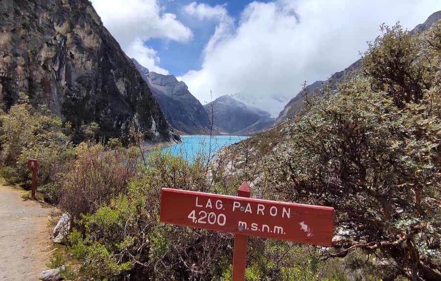Ancash: Trekking to Paron Lagoon with Entrance | Full day| - From Caraz to the lagoon on an unpaved road
