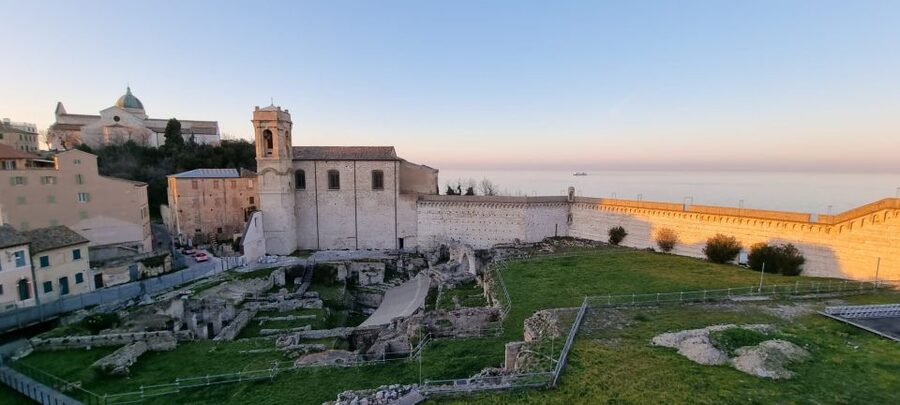 Ancona: Urban Trek Tour with Wine and Food Tasting - What the food and wine portion really includes