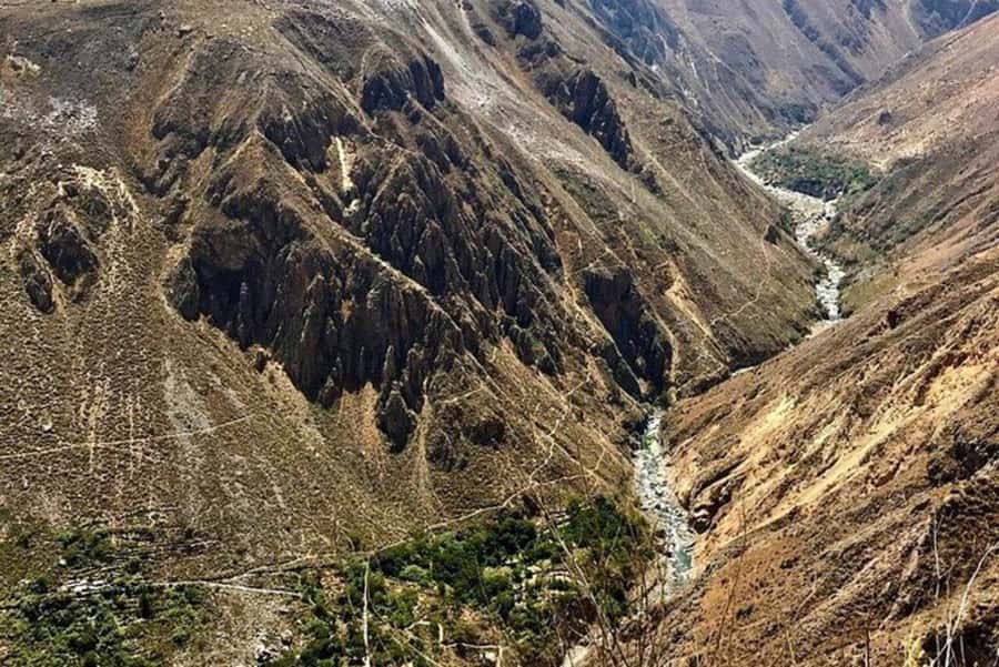 Arequipa: Colca Canyon Trekking 2 days and 1 night + food - Descending through villages to San Juan de Chucho