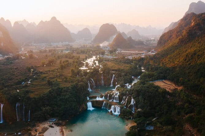 Asist From Ha Noi: 2 Day Ha Giang Loop Motorbike, Short Trekking - White Cliff or the Nho Que River
