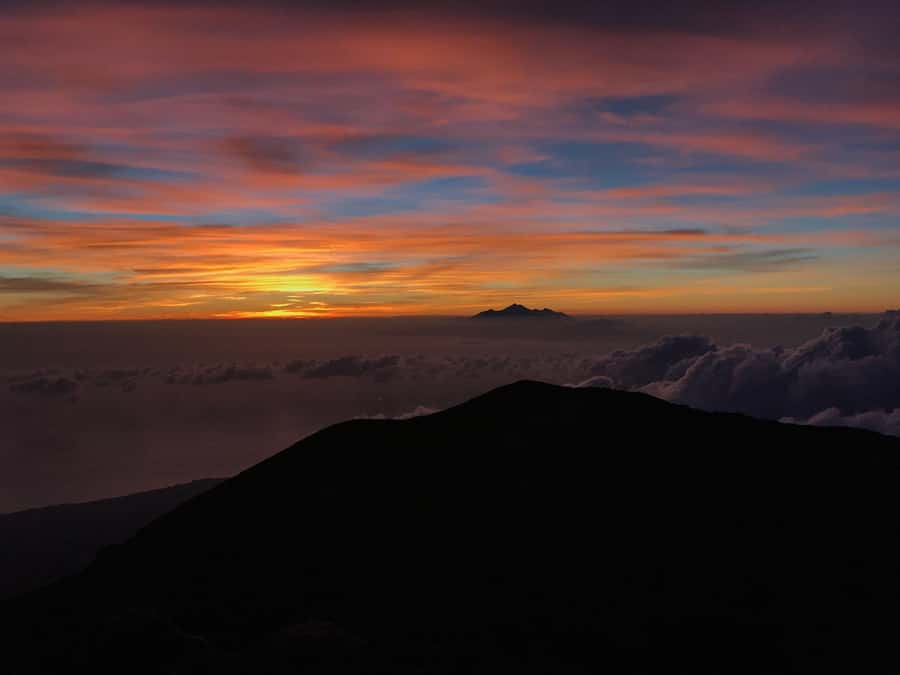 Bali: Mount Agung Sunrise Trekking Tour via Besakih Temple - The first climb through jungle and darkness