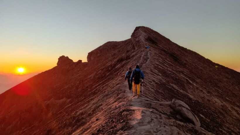 Bali: Mount Agung Sunrise Trekking Tour with Hotel Pickup - Climbing in the dark toward the summit