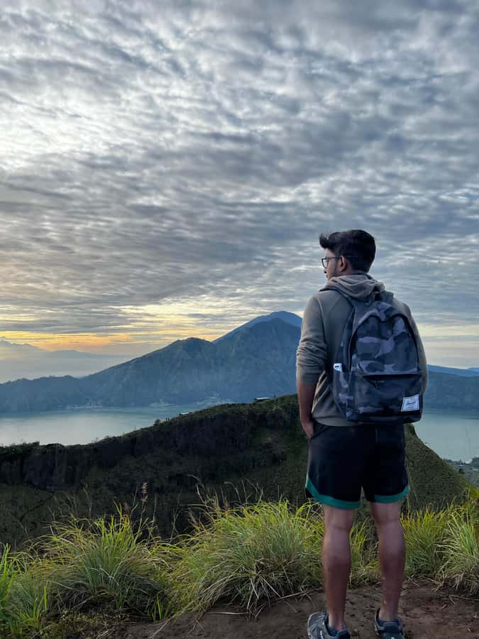 Bali: Mount Batur Sunrise Trek & Lake Batur Canoe Tour - Sunrise at the summit, with breakfast and volcanic heat