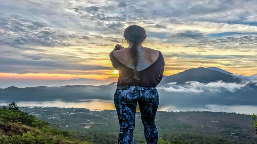 Bali: Mount Batur Sunrise Trek with A Female Guide - Meeting your female guide at the volcano
