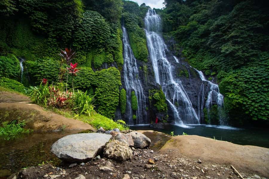 Bali: Munduk Waterfalls Trek, Twin Lakes and Temple Tour - Tamblingan Lake is the calm center of the day