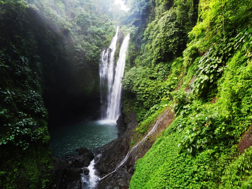 Bali: Sambangan Waterfalls Trekking, Sliding, & Jumping Trip - Aling-Aling Waterfall and the start of the action