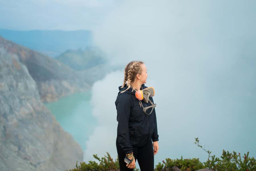 Banyuwangi: Ijen Crater Bluefire and Sunrise Guided Trek - Why the Ijen blue fire is worth a midnight start