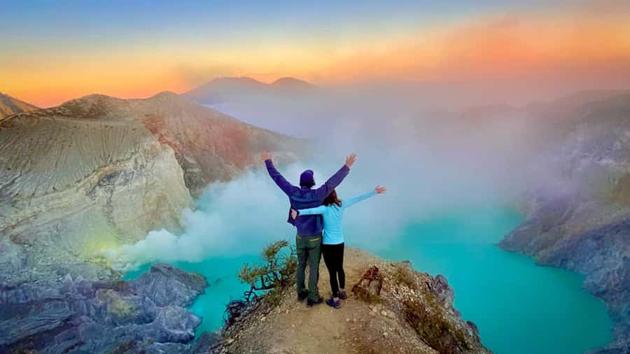 Banyuwangi: Ijen Crater Bluefire and Sunrise Guided Trek - The uphill trail before sunrise