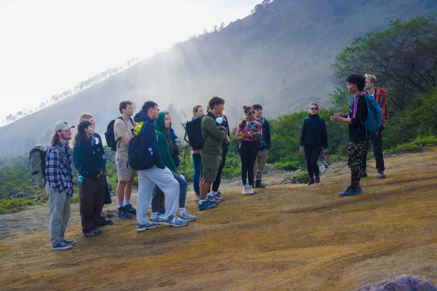 Banyuwangi: Ijen Crater Bluefire and Sunrise Guided Trek - What the $25 price really includes