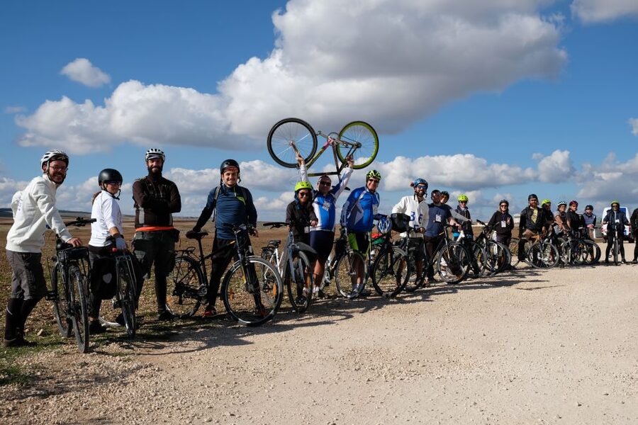 Bari: Trekking Bike Rental - Choosing the seaside route
