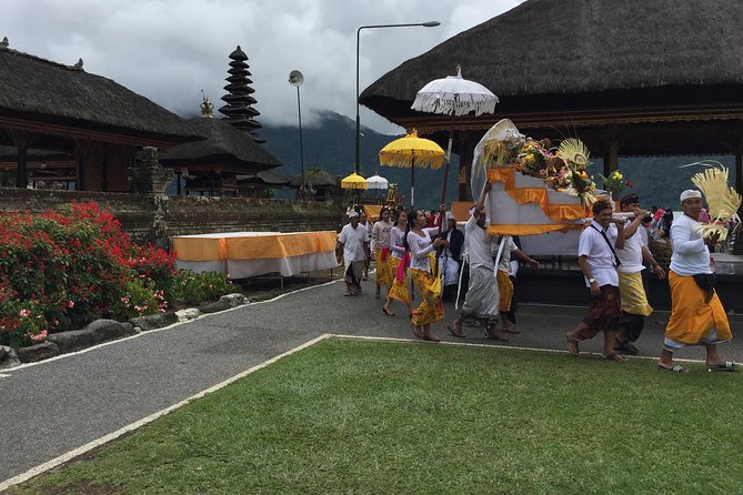 Best of Bali Water Temple and UNISCO Rice Terrace Trek - Tanah Lot for the final sunset