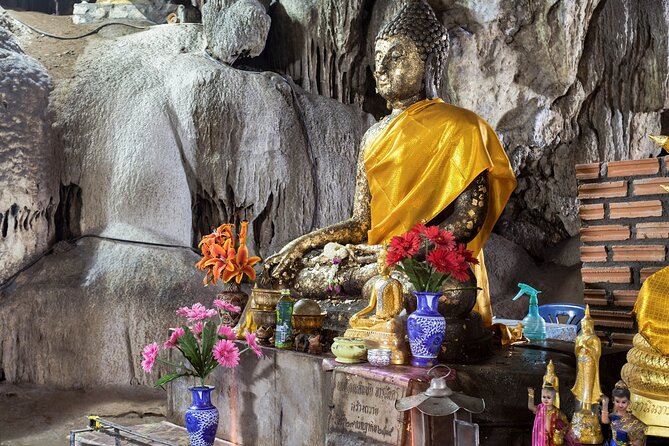 Chiang Dao Cave Trekking Small Group Tour – Full Day - A market stop before Buatong Sticky Waterfall