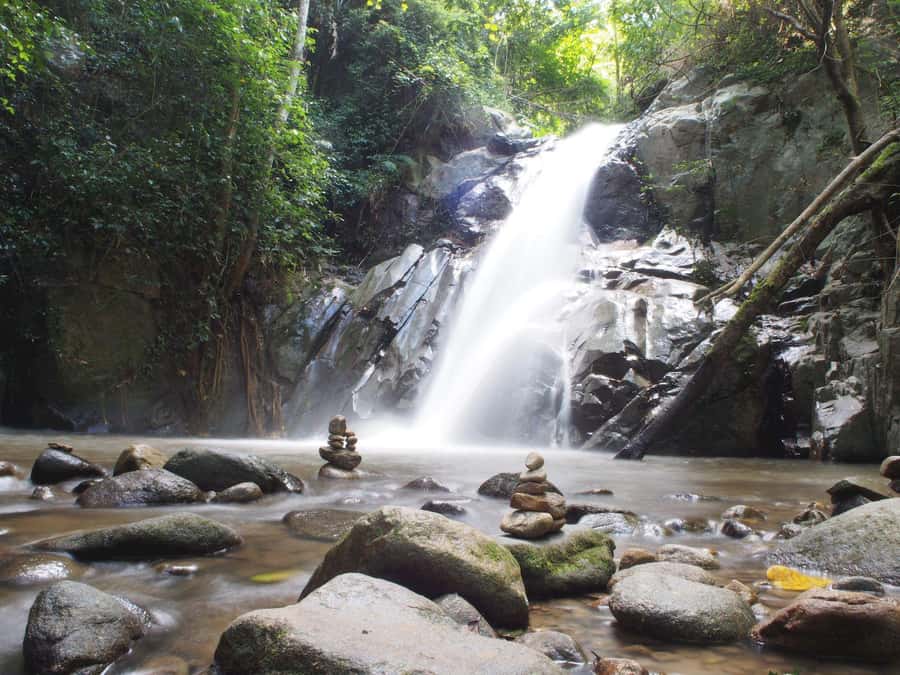 Chiang Mai: Chiang Dao Caves and Jungle Trek with Lunch - Wat Ban Den’s blue temple buildings