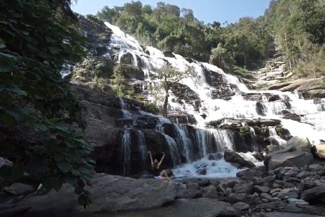 CHIANG MAI: Doi Inthanon-Trekking Pha Dok Seaw-Waterfall-Lunch - Meeting the Karen community and visiting the coffee farm
