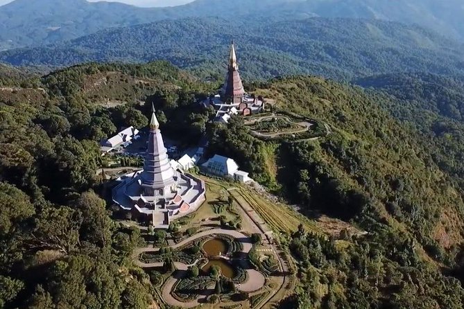 CHIANG MAI: Doi Inthanon-Trekking Pha Dok Seaw-Waterfall-Lunch - The Twin Pagodas and the mountain’s cultural side