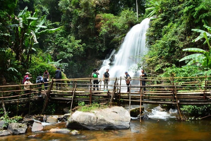 Chiang Mai: Doi Inthanon Trip with Pha Dok Siew Guided Trek - The King and Queen Pagodas and their open views