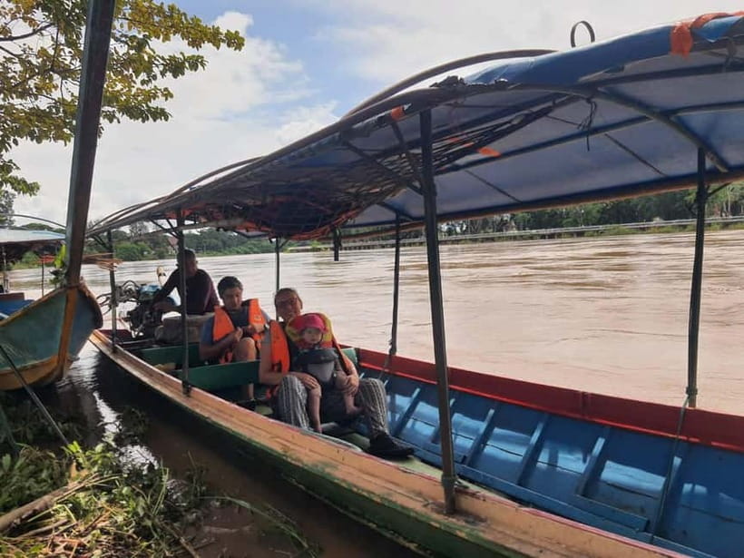 Chiang Rai Trek:Jungle Hike, Bamboo-Cooked Lunch & Boat Ride - Key points at a glance