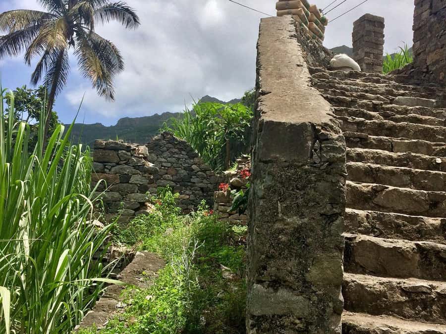 Cova–Paúl Valley Trek: Santo Antão Day Trip by Ferry - Guides, pace, and group comfort