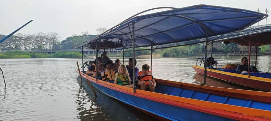 Cultural trekking and boat trip - Tea, a Chinese village, and a hot spring finish