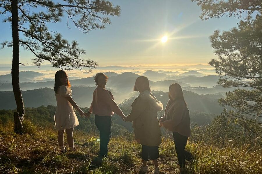Da Lat: Chasing the Sunrise - A Mini Trek Adventure - Rocky’s guiding style and the small-group feel