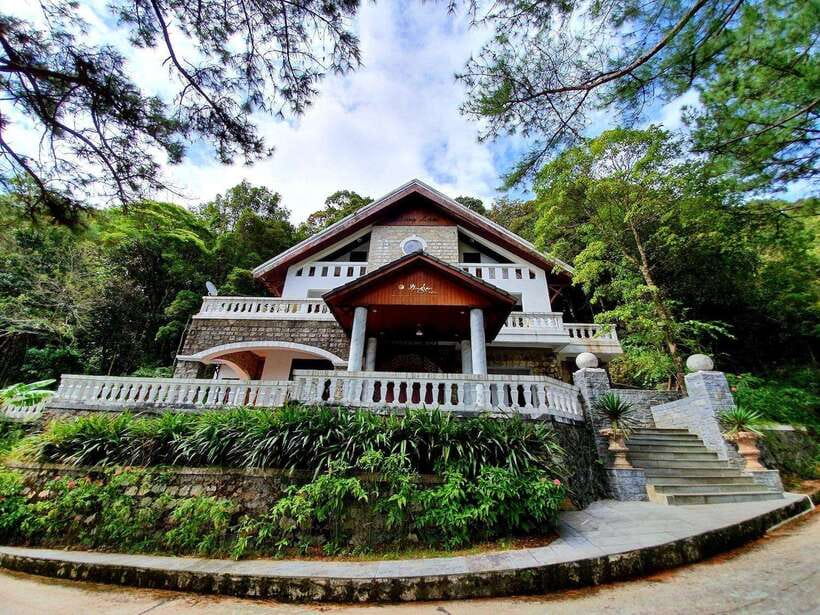 Da Nang: Bach Ma National Park Trek And Beach Retreat - Walking to Do Quyen Waterfall