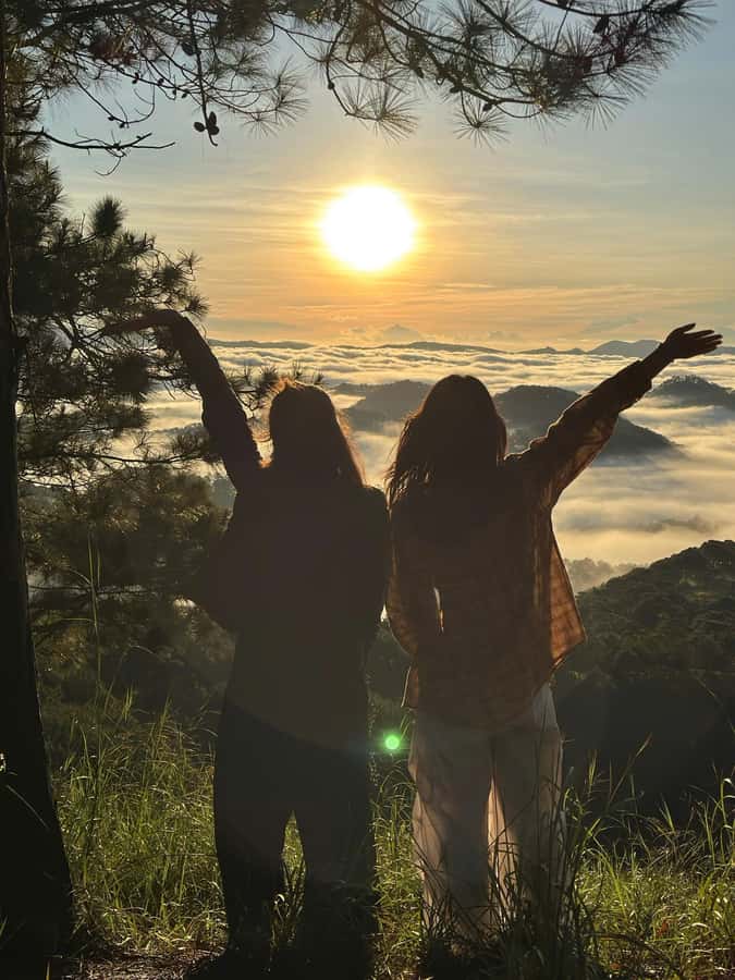 Dalat: Sunrise Trekking and Cloud Hunting experience - Pinhatt Peak and the cloud view over Tuyen Lam Lake