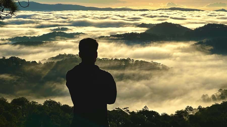 Dalat: Sunrise Trekking and Cloud Hunting experience - Coffee, breakfast, and time at the summit