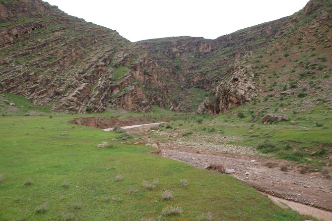 Darband-Boyson Uzbekistan Mountain Trekking 3-Day Private Tour From Samarkand - Day two: six hours in the Derbent mountains