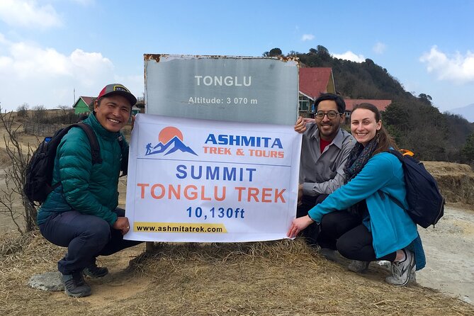 Darjeeling Tonglu Day Trek - Walking through villages toward Tonglu