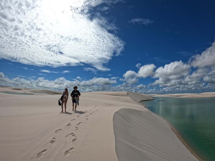 Day trekking in Lençóis Maranhenses - Starting beneath the dunes at Lagoa Azul