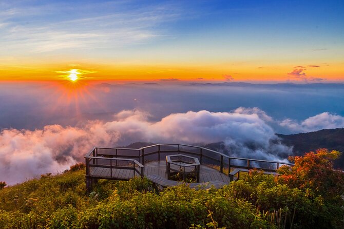 Doi Inthanon National Park with Nature Trail Trekking 1-Day Tour - The King and Queen Pagodas reward extra time