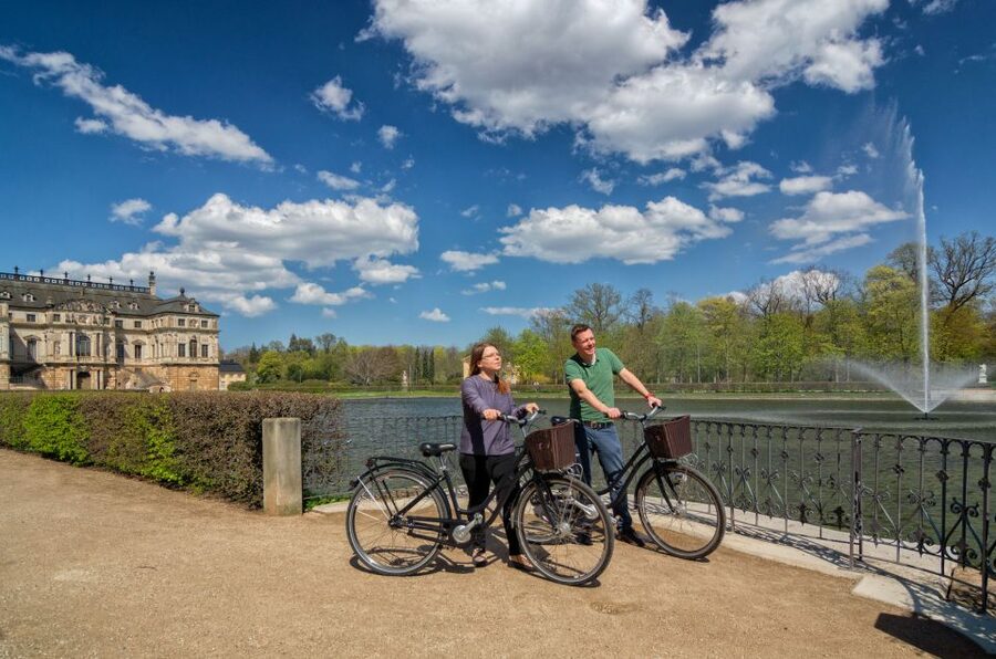 Dresden: Bike Rental - Trekking Bike - Riding Dresden your own way