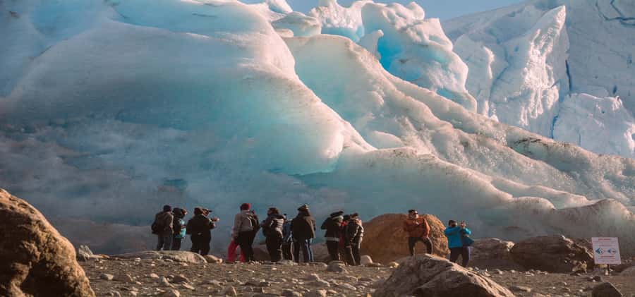 El Calafate: Safari Azul Los Glaciares Trekking Tour - The 1.5-hour walk beside the glacier