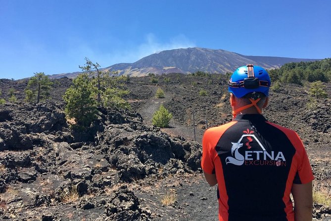 Etna Grantour - 4x4 & trekking - Private tour with lunch included - The morning trek across Etna