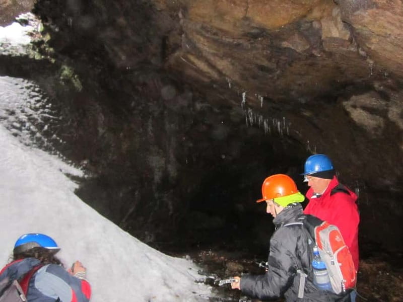 Etna: Jeep excursion and trekking suitable for everyone. Shoes and jacket provided free of charge. - Guide Francesco and the tone of the experience