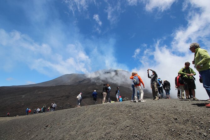 Etna: Trekking to the summit craters at 3,340 meters - The guide makes the difference