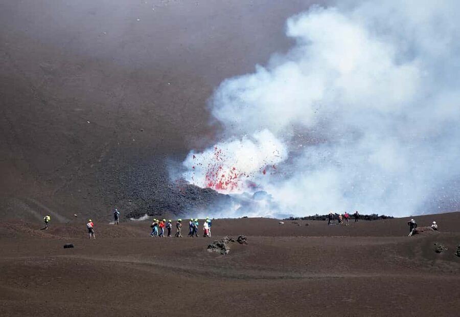 Etna: Trekking to the summit craters at 3340 meters - Two hours across lava flows to the summit craters
