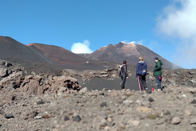 Etna trekking tour - Descending the north slope through ash and lapilli