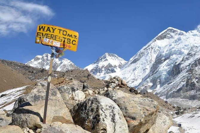 Everest Base Camp Trek for Beginners: 11-Day Itinerary - Day 7: Lobuche and the memorials to climbers
