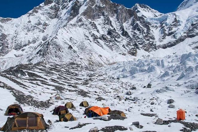 Everest Base Camp Trek for Beginners: 11-Day Itinerary - Day 1: Lukla to Phakding begins at altitude